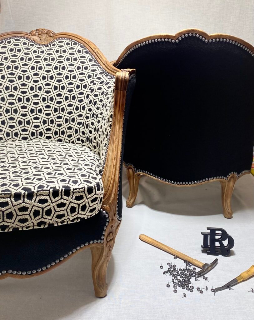 Paire de fauteuils restaurés par RecDesign, tapissier décorateur à Cuers dans le Var